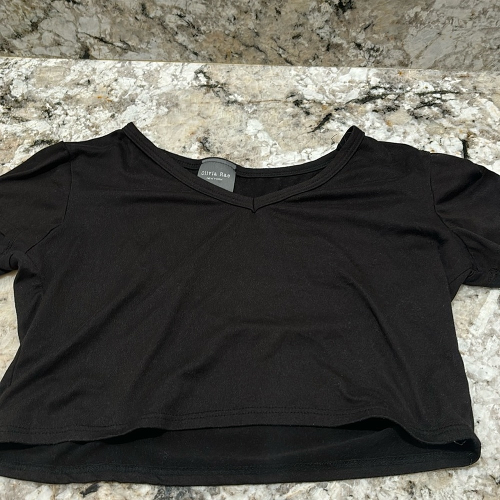 Cropped black shirt